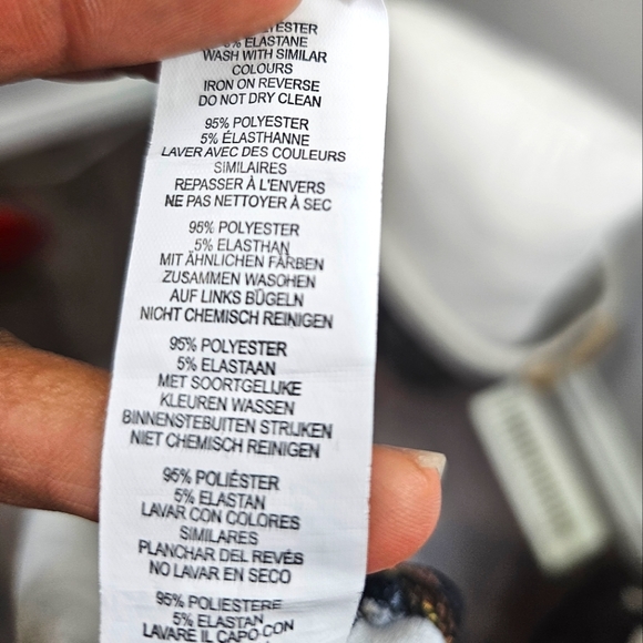 Boohoo Deep-V Bodysuit - Picture 2 of 4